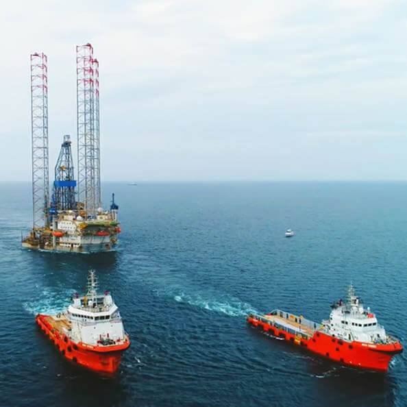 Oil Rig - Towing Operation